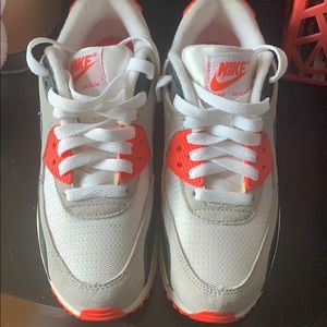 Nike AIR MAX SNEAKERS boys size 4.5